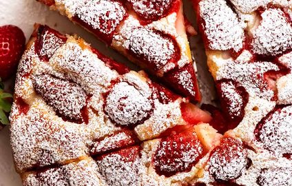 Overhead photo of Strawberry Cake dusted with icing sugar, ready to be served